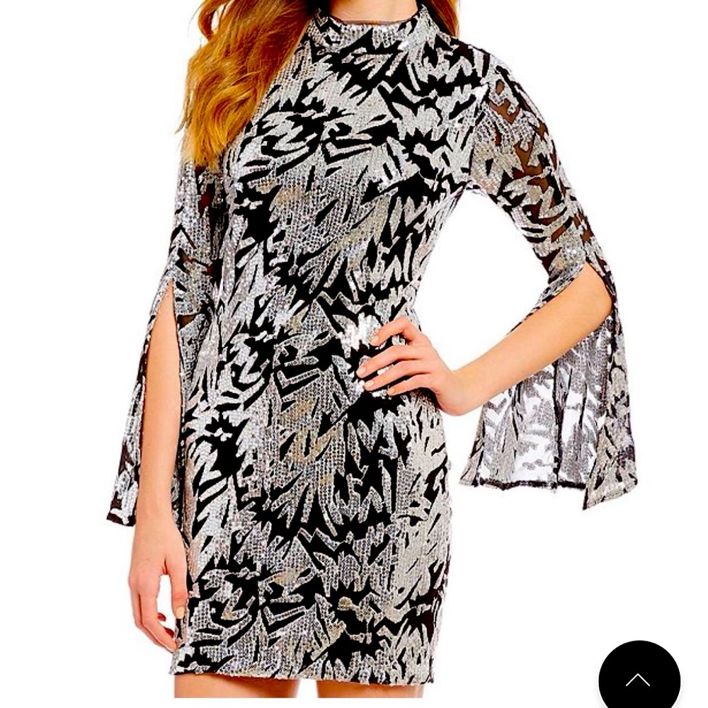 Sequins wing sleeve dress.
